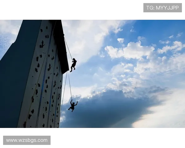 成都攀岩队的战术分析与热点解读助力攀岩运动发展