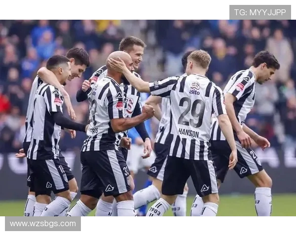 兹沃勒主场迎战乌德勒支两队争夺关键三分的精彩对决 兹沃勒主场迎战乌德勒支两队争夺关键三分的精彩对决