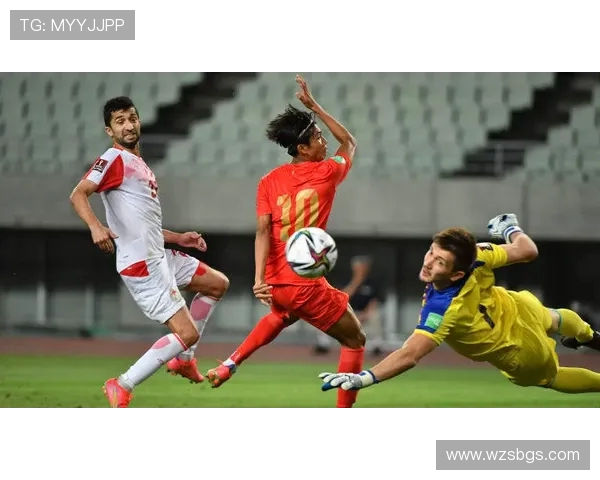 深圳足球队整体压制战术解析与应用探讨 深圳足球队整体压制战术解析与应用探讨